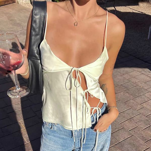 Satin Chic Knytopp med utskärningar Magtröja VIT S White S