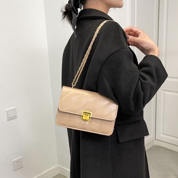 Axelväska med kedja, crossbody-väska VIT White