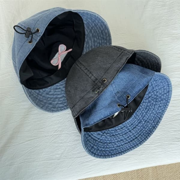 Rosettbroderad Solhatt i Denim, Blå Blue