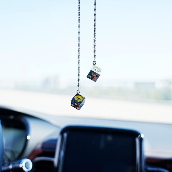 Kreative hengede terninger med prikker Bilmetallanheng Bakre speil Charms Ornament (Flerfarget)