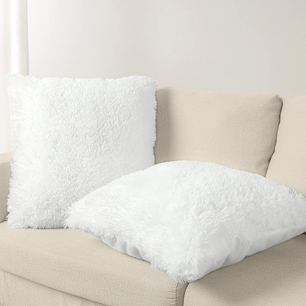 Ett set med 2 örngott 18x18, vita fluffiga örngott, lyxiga konstgjorda päls fyrkantiga soffkuddar, soffa, vardagsrum, sovrum, utan örngott