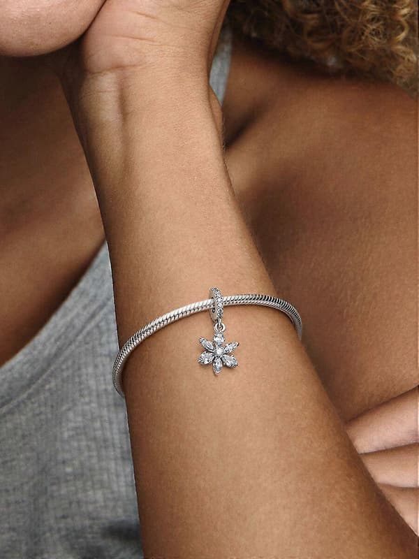 Glittrande Herbarium Klusterberlock i Sterlingsilver