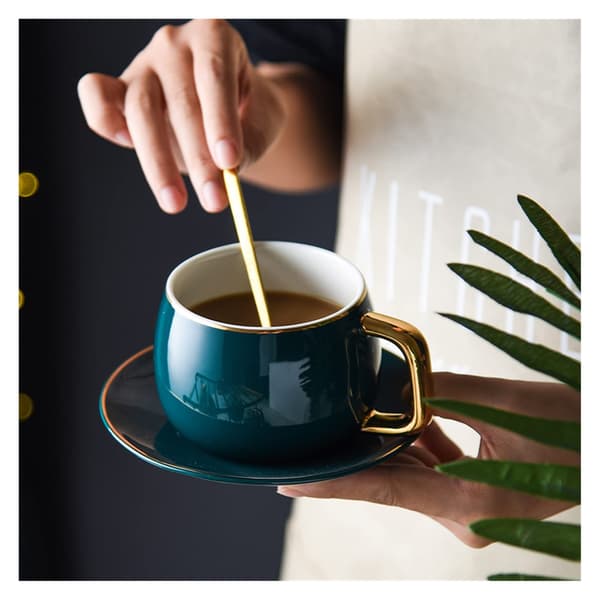 Kaffe- och tekopp med fat, modern design, porslinskopp och fat, enkel mugg, lyxig espressokopp för te (röd)
