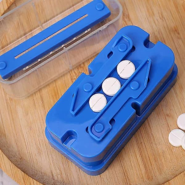 Pill splitter with compartment Single dose for smaller doses