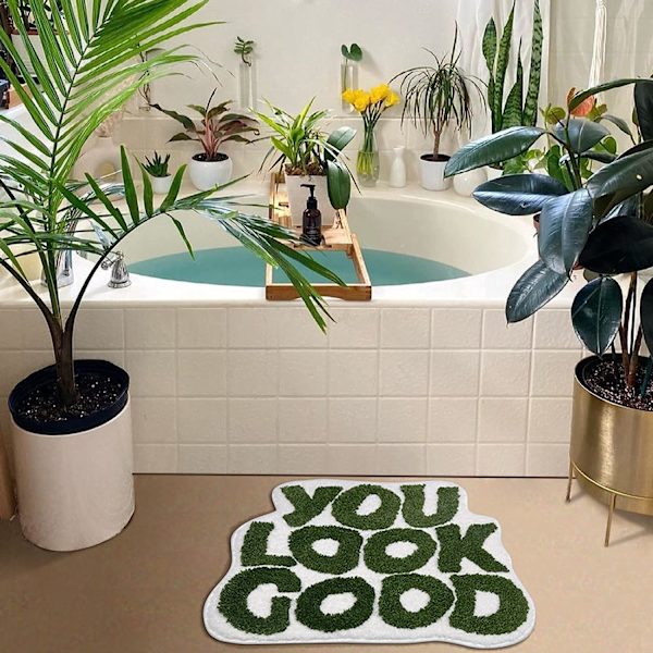 Badrumsmatta med texten \"You Look Good\" i rosa, 25\"x21\"