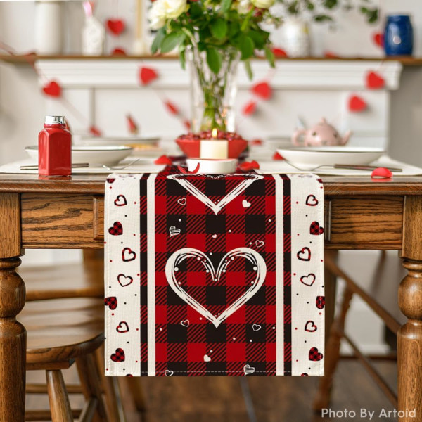 Mode Buffalo Plaid Love Hearts Valentine's Day Bordløber, Sæsonbestemt Køkken Spisebord Dekoration til Indendørs Hjemmefest 13x72 Tommer