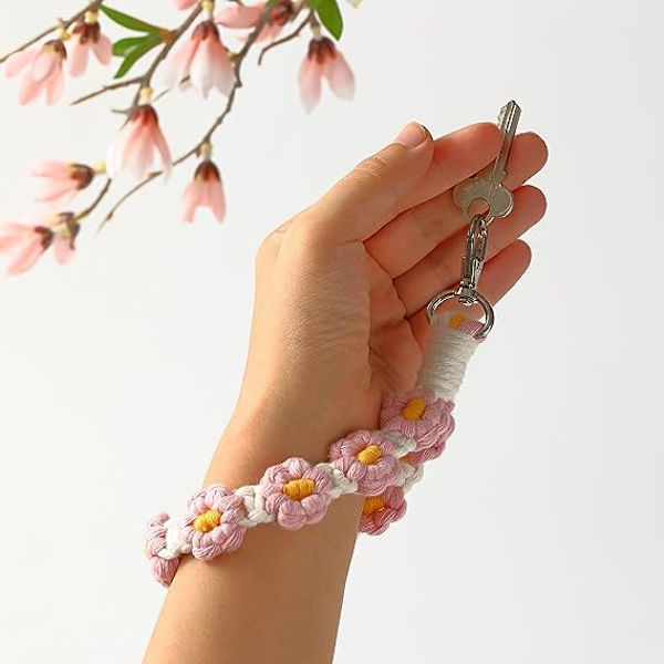 Macrame Daisy Wristlet Keychain, Söt Blomster Nyckelkedjor för Kvinnor Flickor Boho Handgjord Handled Rem Nyckelkedjor