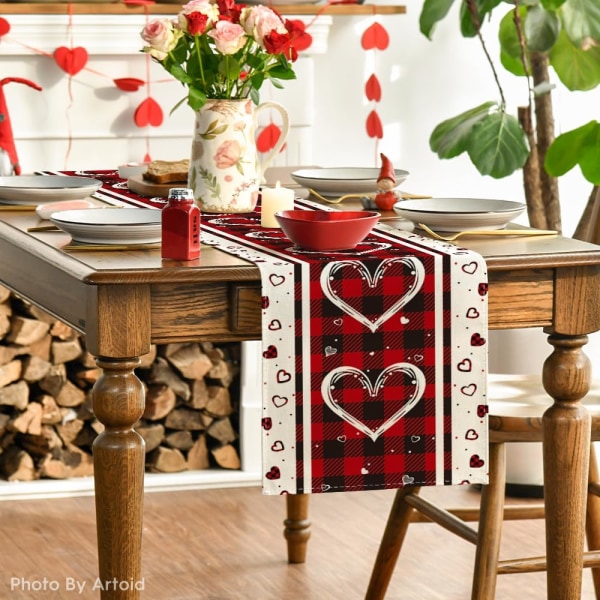 Mode Buffalo Plaid Love Hearts Alla hjärtans dag bordslöpare, säsongsbetonad köksmatbordsdekoration för inomhusfest 13x72 tum