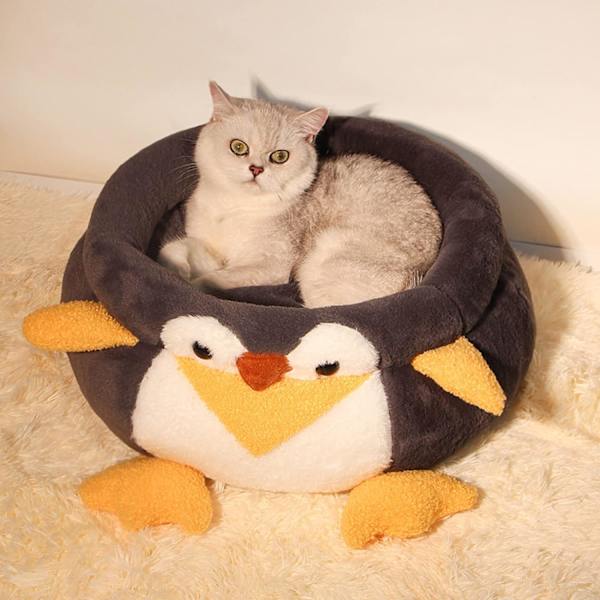 Kattbäddar för inomhuskatter, rund fluffig munk lugnande husdjursbädd, pingvinformad söt kattbädd, mjuk kattbäddskudde, liten kattbädd, hundbäddar för små hundar