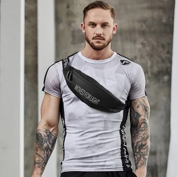 Thoughtfully Designed Comfortable High-Quality Waist Bag/Running Belt