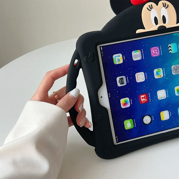 Kompatibel med iPad 9:e generationens fodral 2021/iPad 8:e generationens fodral 2020 10,2 tum, iPad 7:e generationens fodral 2019, söt tecknad film med stativfodral (svart)