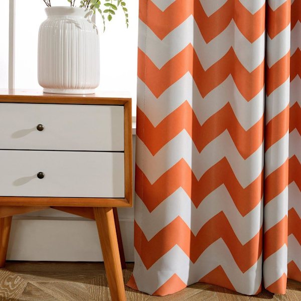 Mote Chevron Gardiner for Stue og Spisestue, Mørkleggende Blackout Grommet, 84 Tommer Lang, 52 x 84 Tommer, Oransje (1 Panel)