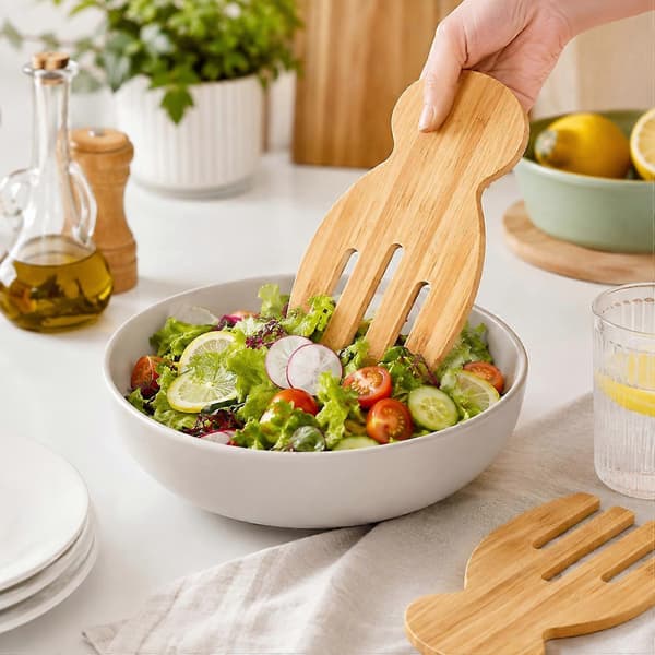 Bambussalatbestikk med ergonomisk bredt grep for blanding og elegant servering