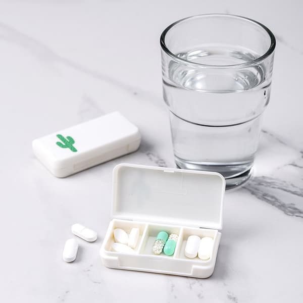 3Grids Mini case Plast Resemedicinlåda e litet bord Pineapple