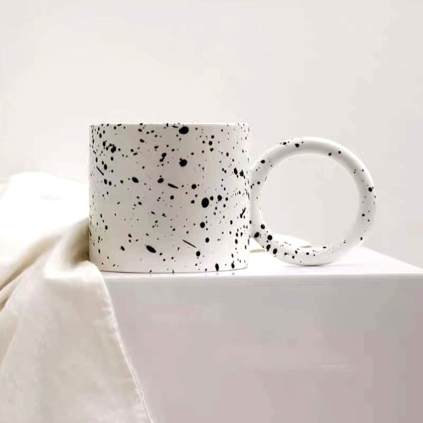 12 oz keramisk kaffekrus med hank, tekopp til latte/mælk - Moderigtigt krus til kontorhjem Opvaskemaskine og mikrobølgeovn sikker - Hvid med sort