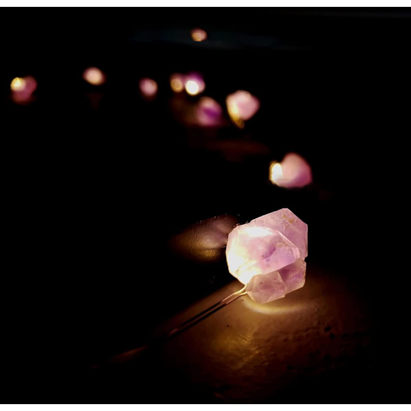 Dekorativa ljusslingor, naturliga ametistljus 20 LED 6,7ft Fairy Crystal Lights Batteridriven fjärrkontroll Vattentäta råstenar för inomhus