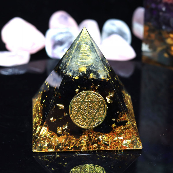 Healing Crystal Sphere Orgone Pyramid med Reiki Obsidian Chip Stones och Energy Spiral Symbol Orgonite Pyramid för skydd