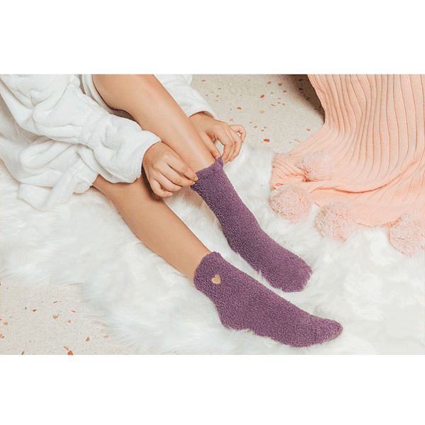 (3 par) Efterår og vinter nye afslappede koral fleece midtrørs kvinders sokker fortykkede gulv sokker kvinders broderede kærlighed halv kant fleece sokker dark blue 3 pairs