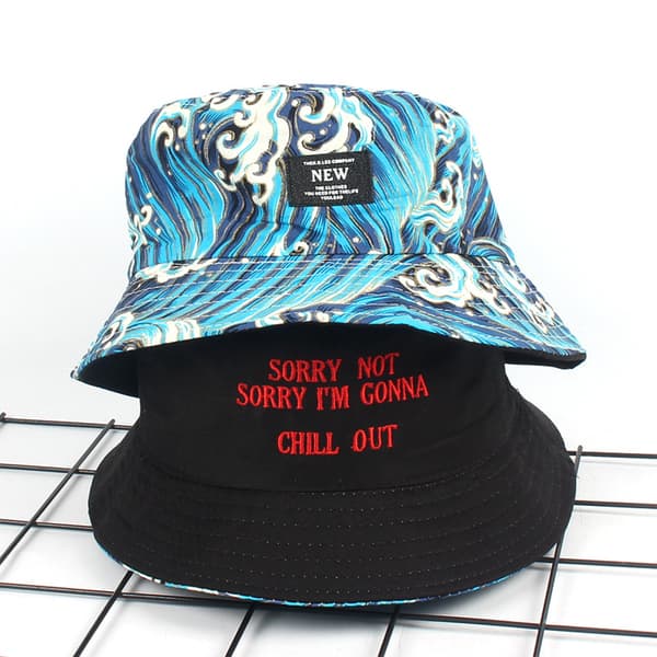 AVEKI Ukiyo-e Guldkarpe Broderet Hat Unisex Print Dobbeltsidet Bærbart Vendbart Spand Hat, Blå