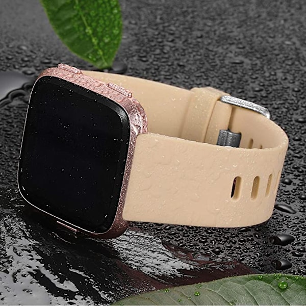 Den smarte klokkestroppen er kompatibel med Fitbit versa Smartwatch, versa 2 og versa Lite se klokker for kvinner og menn（Khaki-S）