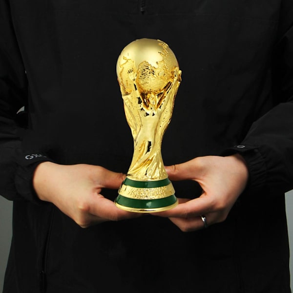 2022 Maailman Jalkapallo Trophy Replica Jalkapallo Palkinto Jalkapallofaneille Muistot (8 Tuumaa Korkea - Kiiltävä)