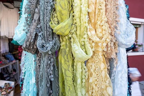 Lätt Mjukt Lövspetsfringes Triangulär Blommig Mode Handduk Halsduk Wrap för Kvinnor, Babyrosa