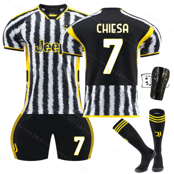 Juventus 23/24 Hemmafotbollströja Set med strumpor och skyddsutrustning 7 CHIESA #24