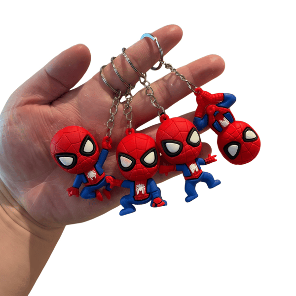 4 st söta Spiderman-nyckelringar, tecknad Spider-Man silikonhänge väskberlock tillbehörspresent