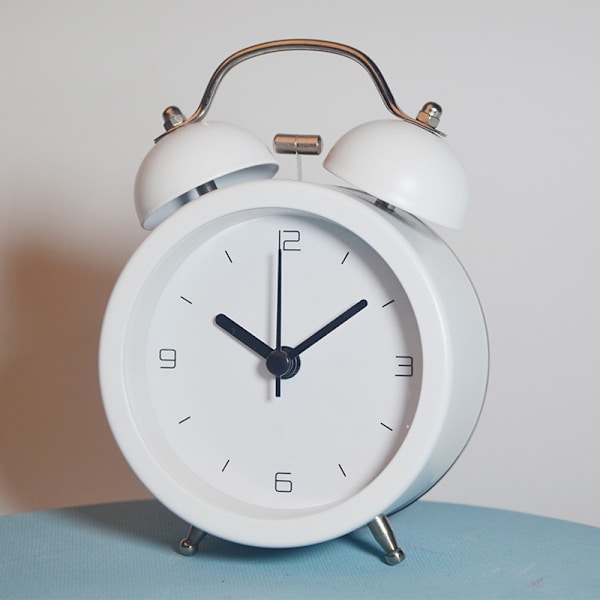 Analog väckarklocka, 3 tum rund väckarklocka utan tickande, super tyst väckarklocka, enkel stilren design för skrivbord/sovrum