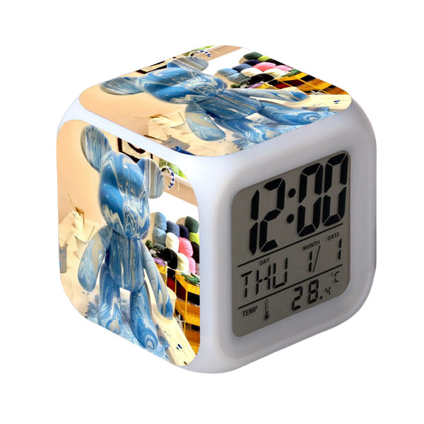 Cartoon Fluid Violent Bear Alarm Clock LED Square Clock Digital Alarm Clock med tid, temperatur, alarm, datum