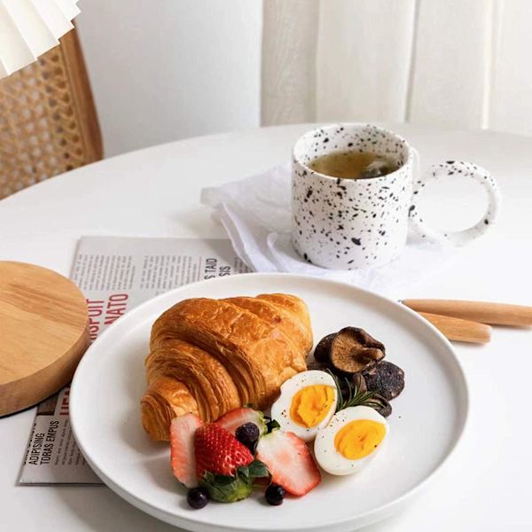 12 oz keramisk kaffekrus med hank, tekopp til latte/mælk - Moderigtigt krus til kontorhjem Opvaskemaskine og mikrobølgeovn sikker - Hvid med sort