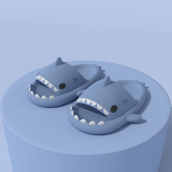 AVEKI Unisex Shark Slides Halkfria Novelty Öppna Tå Sandaler Fashionabla Söta Strandtofflor Inomhus & Utomhus, Blå, Storlek: 44/45
