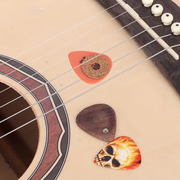 Læder Guitar Pick Nøglering Nøglekæde + 3Pcs Picks Skull Mønster Palisander Tilbehør