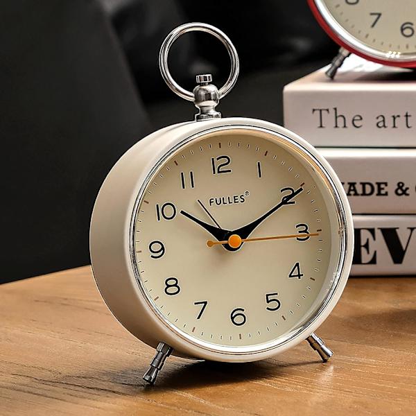 SAYTAY Analog Klocka Larm Klocka Icke Ticking med Nattljus Snooze Funktion Tyst Rund Retro Batteridriven Crescendo 4 tum Liten Enkelt Design Tabl