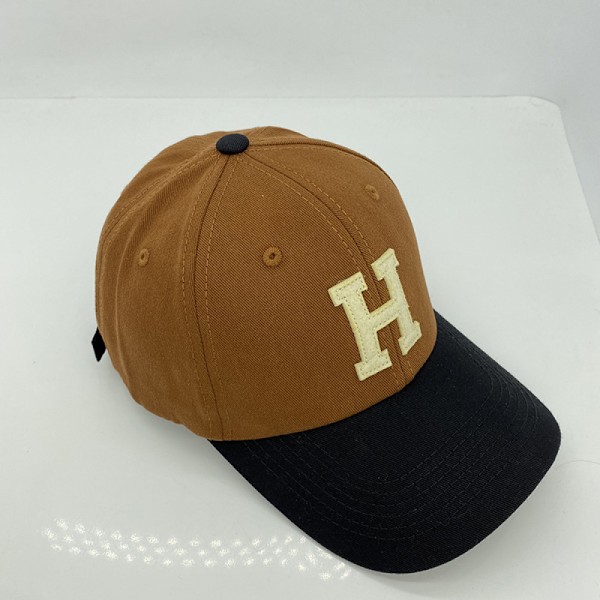 Dotpet-hatt för kvinnor sommar- och vårbrevbroderi Peaked cap Casual Wild cap män (brun)