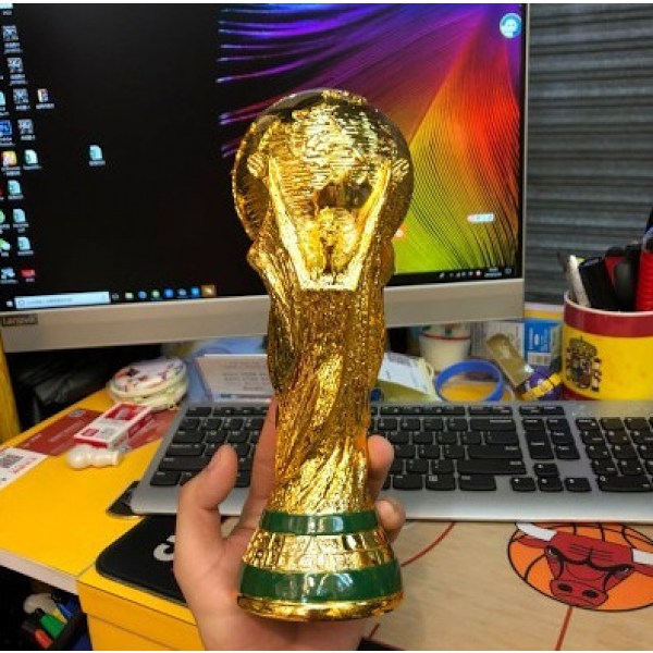 FIFA VM-trofé 2022 Qatar Replika 8,2 tum - Äg en samlarversion av världens största fotbollspris
