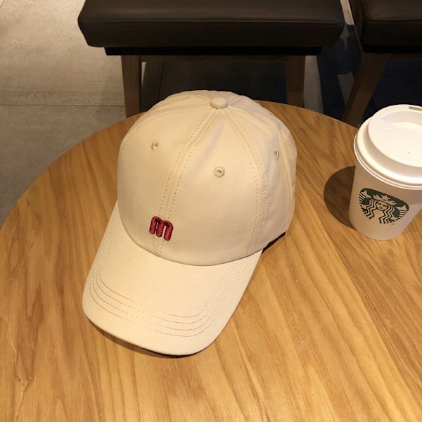 Moderigtig enkel M-bogstav broderet baseball cap buet skygge solhat spids kasket, beige