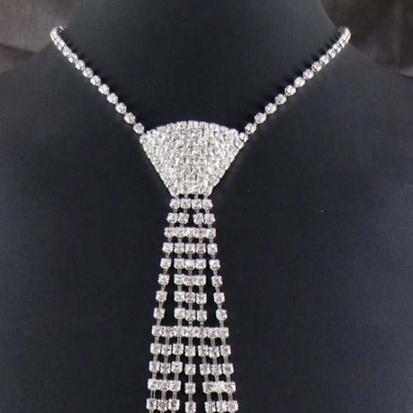 Kolleksjon Dame Glitrende Rhinestone Slipsinspirert Dråpe Halskjede med Kaskade V-design