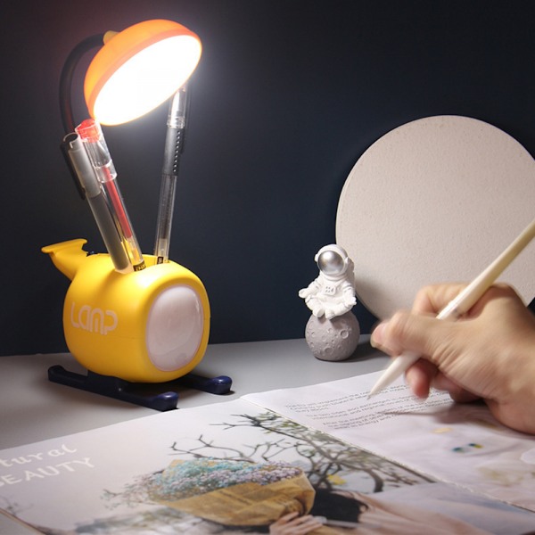 LED-skrivebordslampe for barn, liten skrivebordslampe med USB-ladeport og penneholder, øyevennlig studiebordslampe sovesal soverom lesing (gul)
