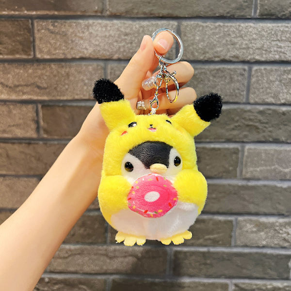 Söt liten docka, parväska hänge, plyschleksak docka nyckelring, docka hänge Donut costume penguin - Pikachu