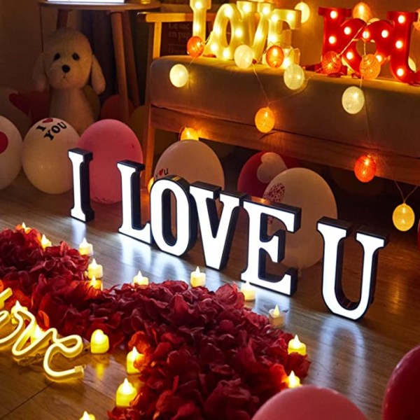 Qinwei LED-tältbokstavsljus-DIY-tält lyser upp bokstavsskyltar 26 alfabettecken för bröllop, födelsedag, fest, bardekoration (bokstav V)