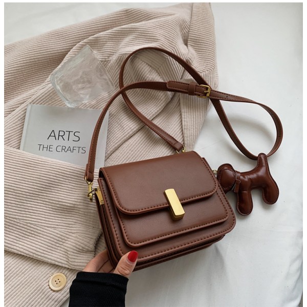 Crossbody-väska Damaxelväska Liten för kvinnor Vattentäta handväskor av PU-läder med justerbar rem Casual Fashion Messenger-väskor, brun