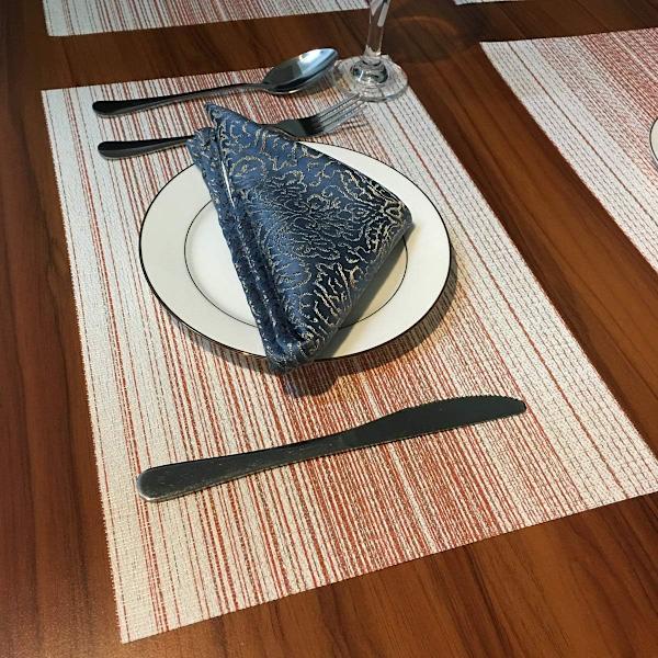 Pöytäliina, Sekoitettu Väri Kestävä Kudottu Vinyyli Pöytäliina Pestävä Lämpöä Kestävä Liukumaton Keittiön Ruokapöydän Alusmatot (4 kpl, Punainen Red With White set of 4