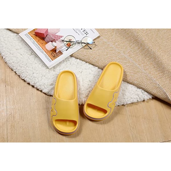 Kuddslippers för kvinnor och män Molnslippers halkfria snabbtorkande badrum duschslippers, öppna tår mjuka tjocka tofflor（Gul）