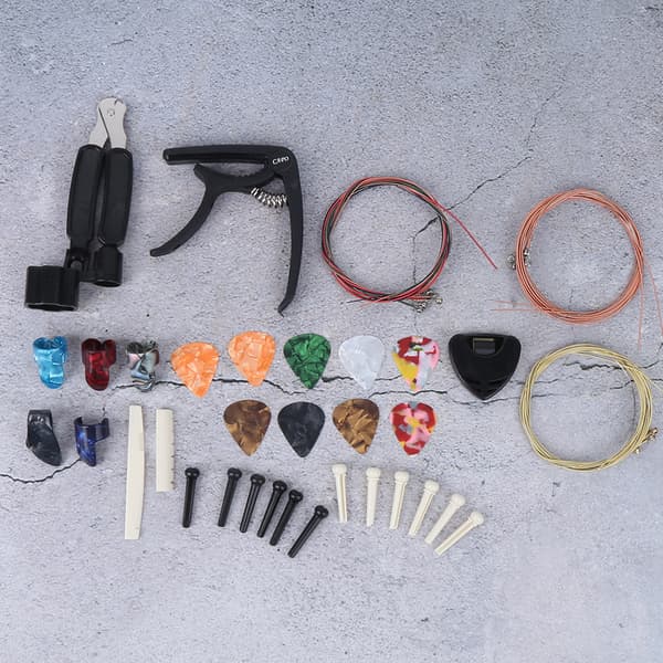 Gitarrtillbehör Kit Strängar Byte Winder Capo Pins Nagel Plektrum Combo Reparationsverktyg
