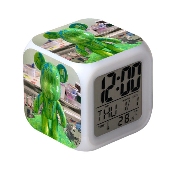 Cartoon Fluid Violent Bear Alarm Clock LED Square Clock Digital Alarm Clock med tid, temperatur, alarm, datum