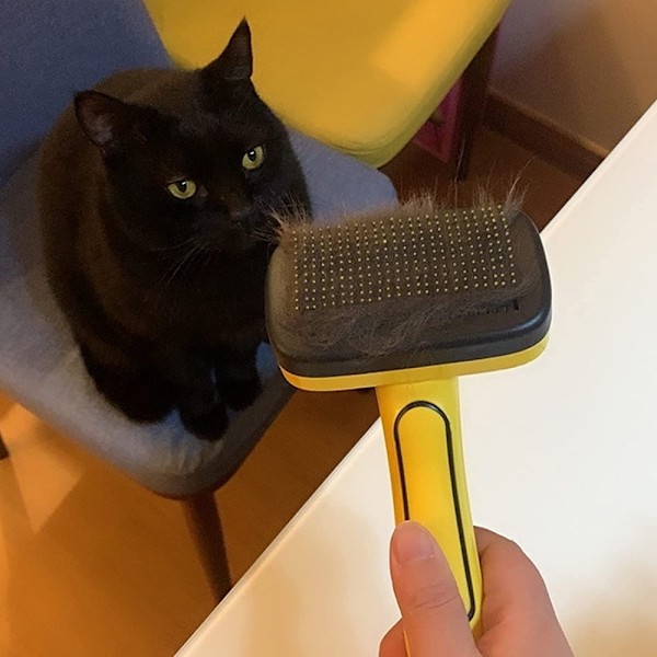 Børste til hunde eller katte til fældning og pleje - Premium selvrensende børste - Til hvide langhårede eller korthårede kæledyr (gul og sort)