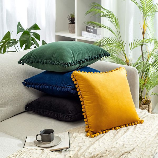 Wekity 2-pak dekorative pynteputer, myke partikler fløyel ensfargede putetrekk med pom-poms for sofa soverom bil (20 x 20 tommer, marineblå)