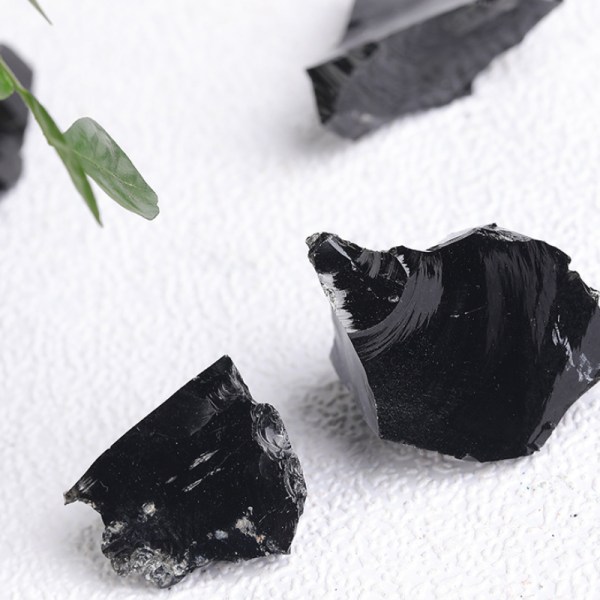 Hypnotiska ädelstenar Material: Bulk grova svarta obsidianstenar råa naturliga kristaller för cabbing, skärning, lapidary, tumling, polering, trådlindning