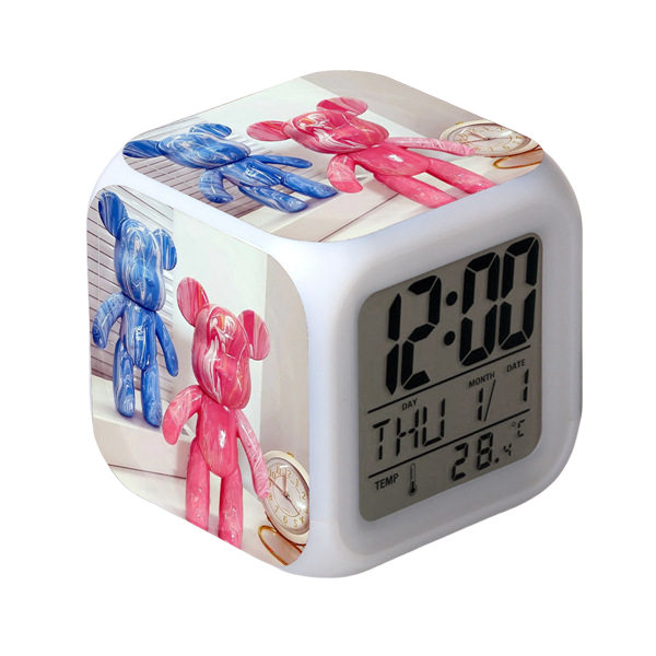 Cartoon Fluid Violent Bear Alarm Clock LED Square Clock Digital Alarm Clock med tid, temperatur, alarm, datum
